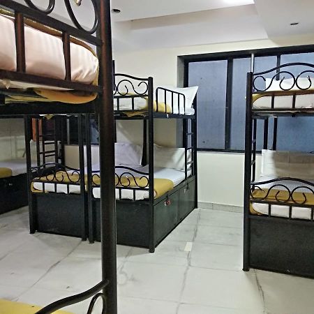 Bandra Dormitory Only For Indian มุมไบ ภายนอก รูปภาพ
