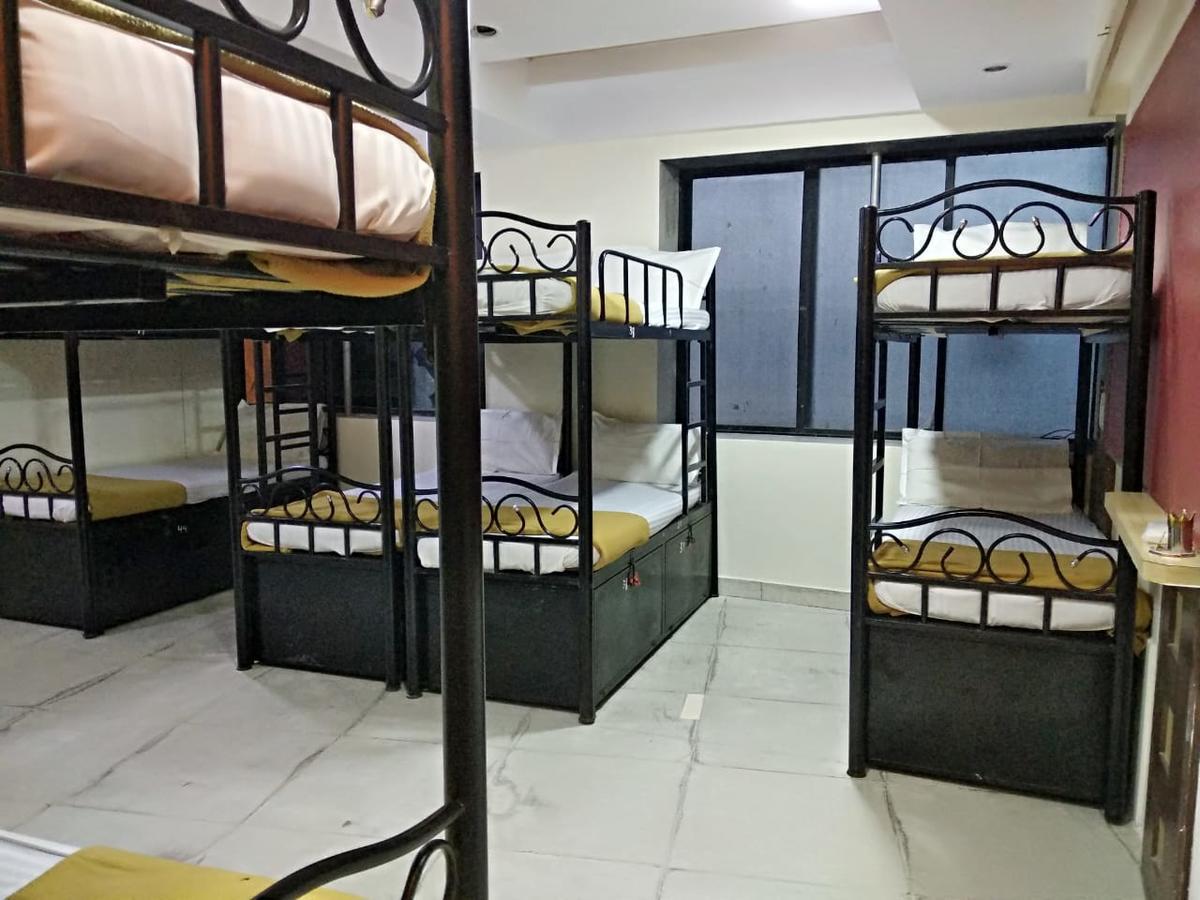 Bandra Dormitory Only For Indian มุมไบ ภายนอก รูปภาพ