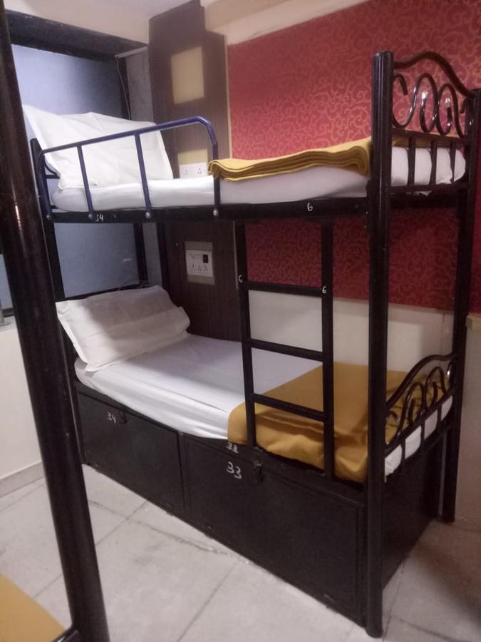 Bandra Dormitory Only For Indian มุมไบ ภายนอก รูปภาพ