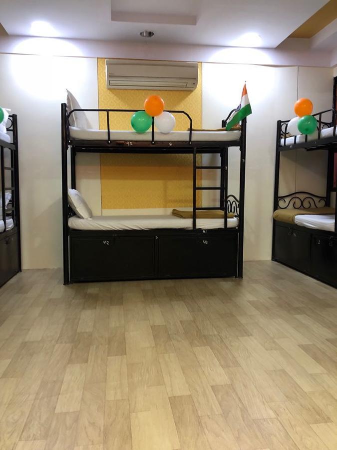 Bandra Dormitory Only For Indian มุมไบ ภายนอก รูปภาพ