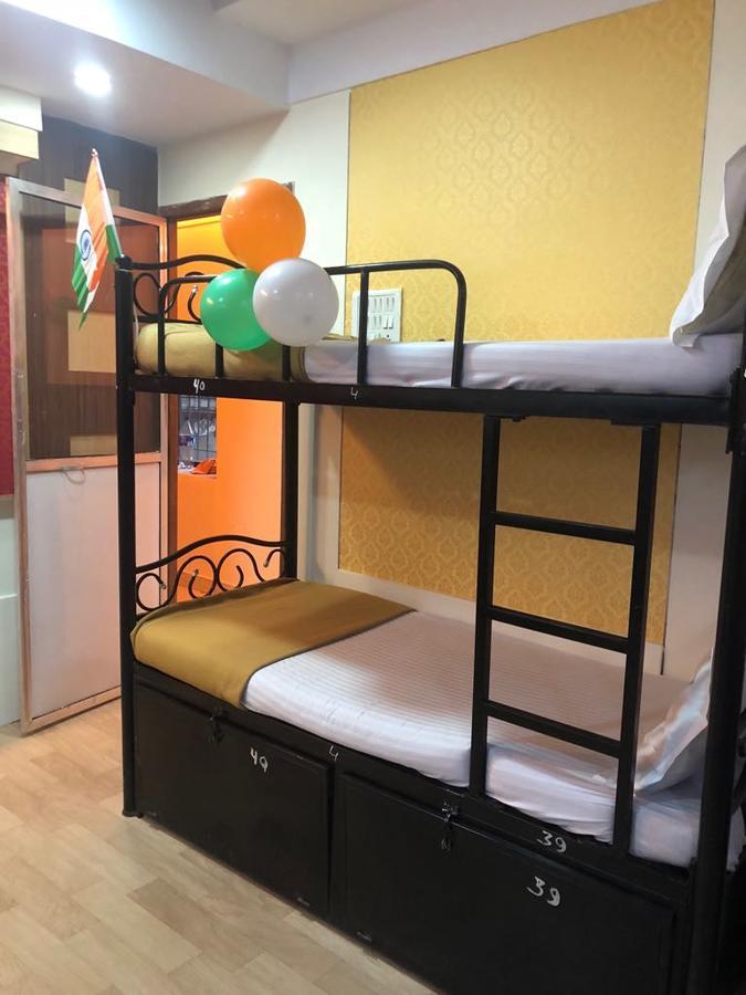 Bandra Dormitory Only For Indian มุมไบ ภายนอก รูปภาพ