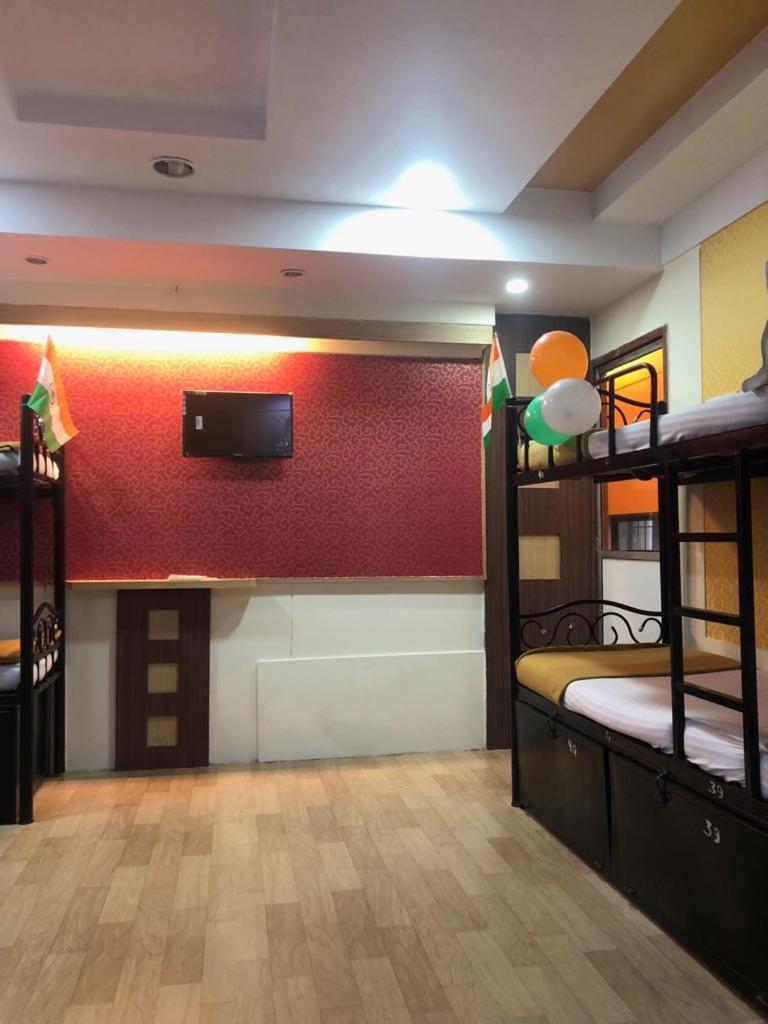Bandra Dormitory Only For Indian มุมไบ ภายนอก รูปภาพ