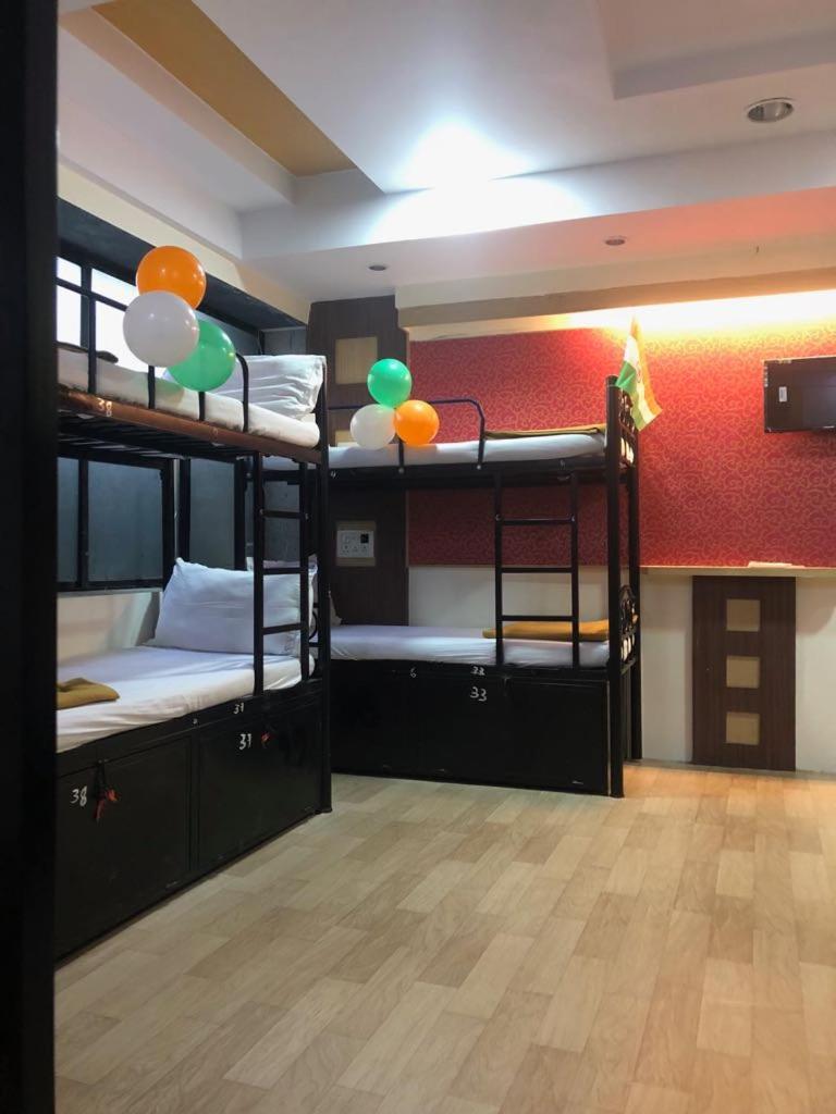 Bandra Dormitory Only For Indian มุมไบ ภายนอก รูปภาพ