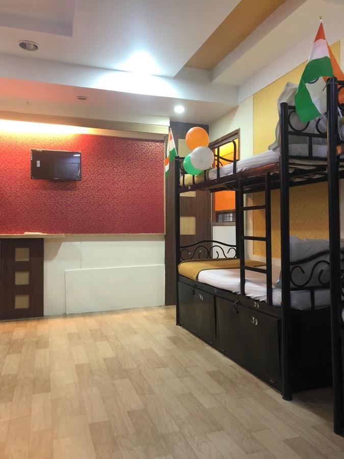 Bandra Dormitory Only For Indian มุมไบ ภายนอก รูปภาพ