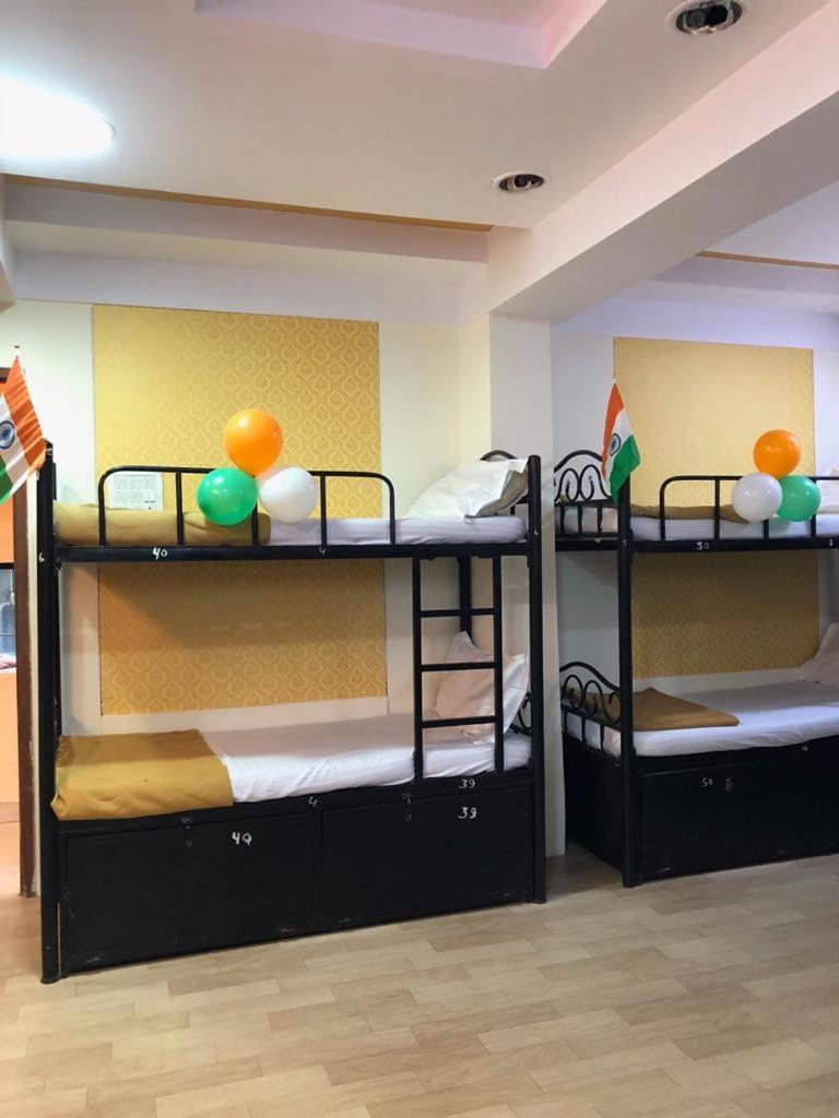 Bandra Dormitory Only For Indian มุมไบ ภายนอก รูปภาพ