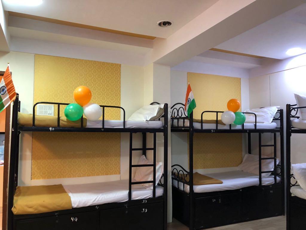 Bandra Dormitory Only For Indian มุมไบ ภายนอก รูปภาพ