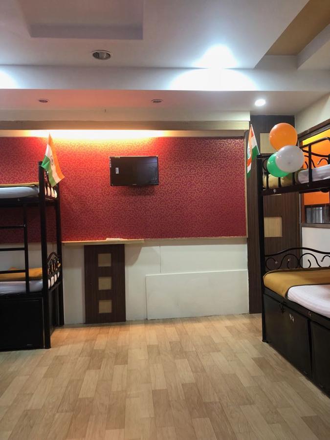 Bandra Dormitory Only For Indian มุมไบ ภายนอก รูปภาพ