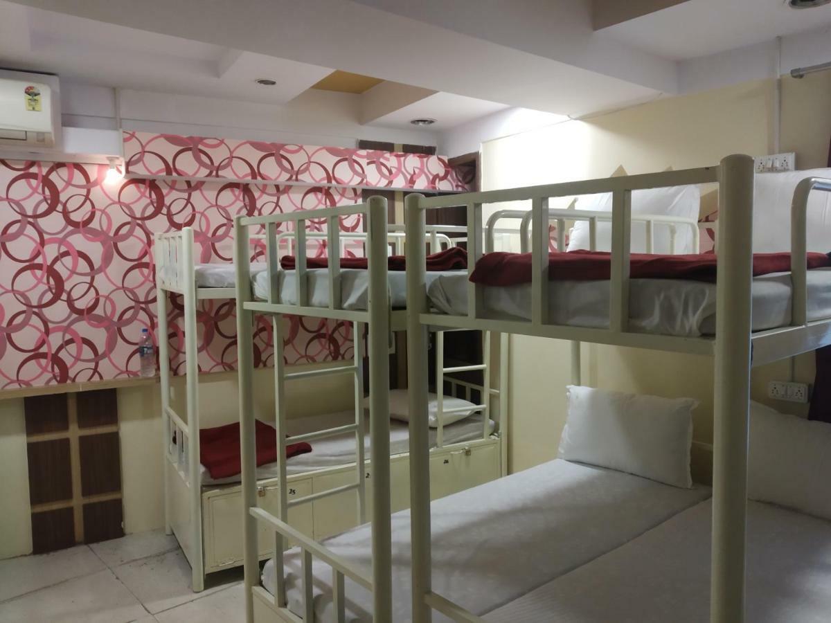 Bandra Dormitory Only For Indian มุมไบ ภายนอก รูปภาพ